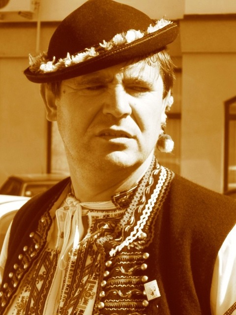 Mužský kroj ze Slavností vína v Uherském Hradišti 2008 (poskytla Renata Vaculíková)